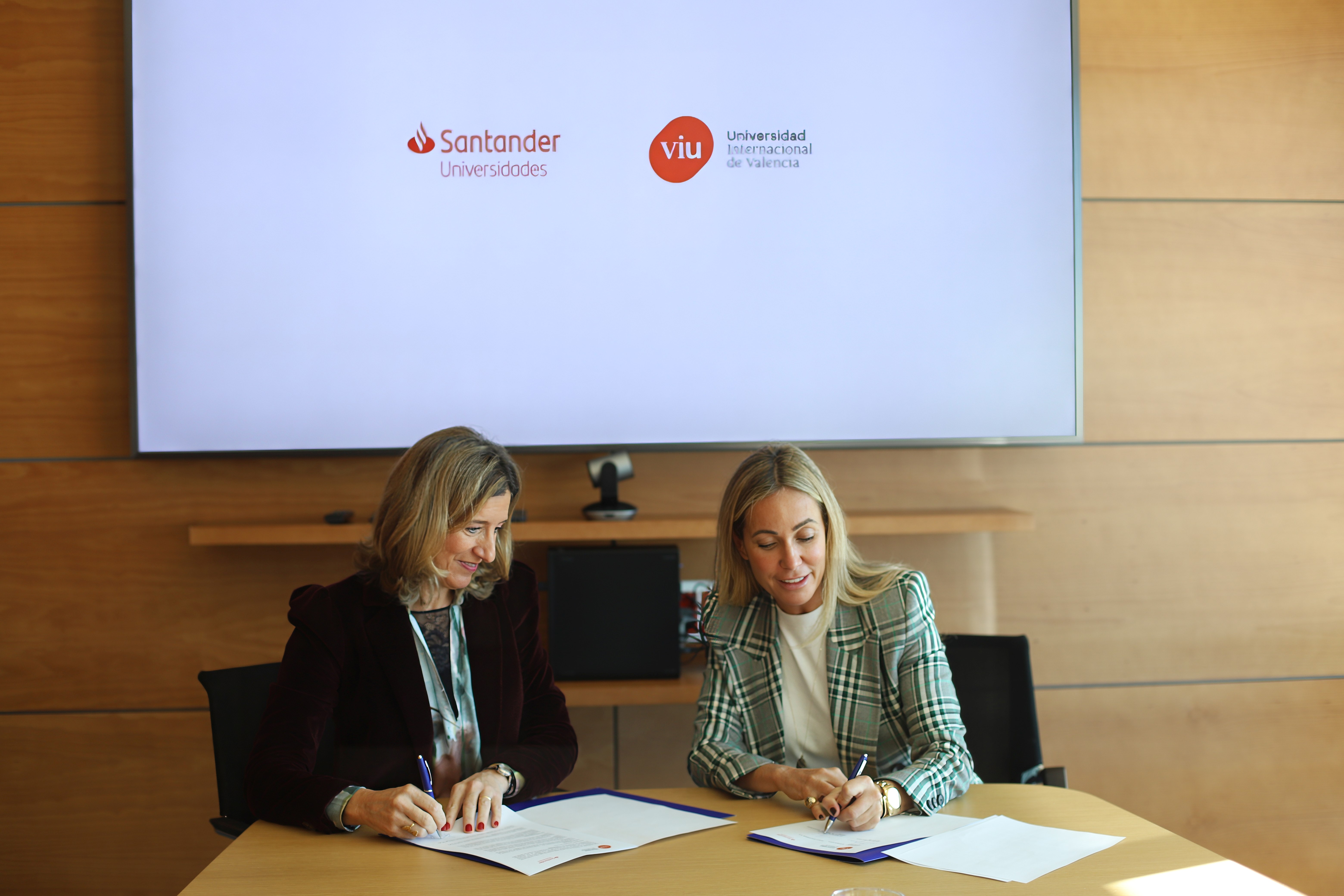 Viu Y Banco Santander Firman Un Convenio De Colaboraci N Y Anuncian El